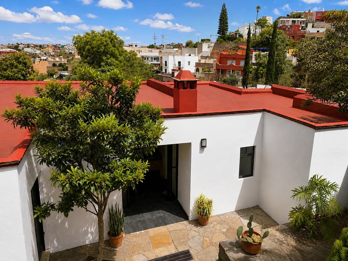 Exterior of the single-level house in Pastita